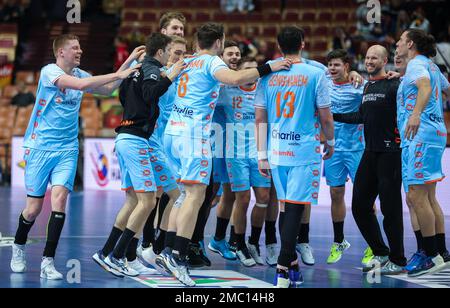 Kattowitz, Polen. 19. Januar 2023. Handball: Weltmeisterschaft, Katar - Niederlande, Hauptrunde, Gruppe 3, Spieltag 1 bei Spodek Katowice. Die niederländischen Spieler jubeln. Kredit: Jan Woitas/dpa/Alamy Live News Stockfoto