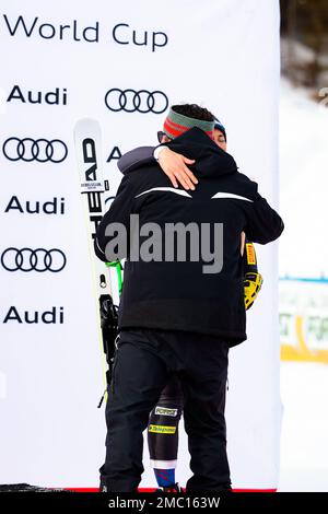 CURTONI ELENA (ITA) 3. KLASSIFIZIERT UND ALBERTO TOMBA während der Audi FIS Ski World Cup 2023 - Alpinski-Rennen für Frauen in Cortina Â dâ&#x80;&#X99;Ampezzo, Italien, Januar 21 2023 Kredit: Independent Photo Agency Srl/Alamy Live News Stockfoto