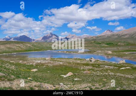 Alpensee, Kakshaal auch im Tian Shan Gebirge nahe der chinesischen Grenze, Naryn Region, Kirgisistan Stockfoto