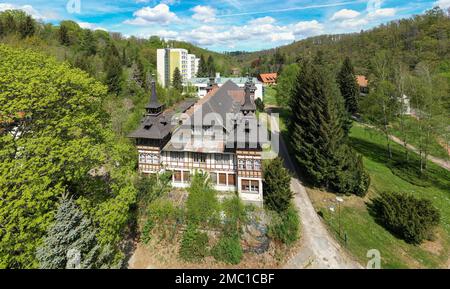 Das alte Hotel der Eisenbahner in Alexisbad Harz Selketal Stockfoto