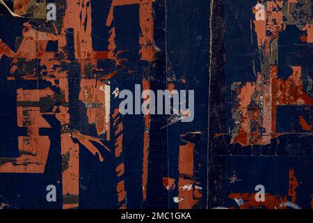 Klebeband klebt über alte Metallplatte, Grunge-Struktur abstrakter Hintergrund Stockfoto