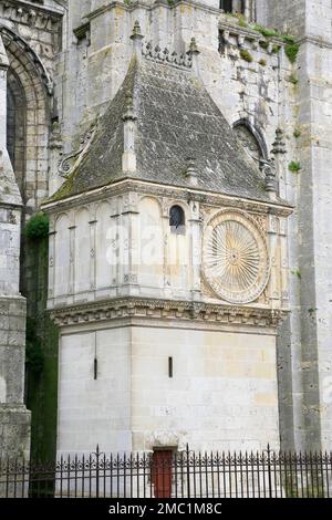 Uhrenpavillon in der Kathedrale Notre Dame von Chartres, Eure-et-Loir, Frankreich Stockfoto