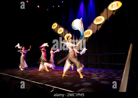 Auckland, Auckland. 21. Januar 2023. Schauspieler treten am 21. Januar 2023 in Auckland, Neuseeland, auf der Bühne auf, um das Frühlingsfest oder das chinesische MondNeujahr zu feiern. Kredit: Sun Xueliang/Xinhua/Alamy Live News Stockfoto