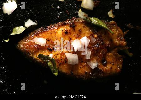 Köstlicher Fisch, frisch zubereitet, Meeresfrüchte, hausgemacht, Chennai, Indien Stockfoto