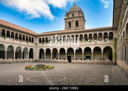 Kloster Santo Domingo, erbaut auf dem Gipfel des Coricancha Inca Tempels, Cusco, Peru Stockfoto