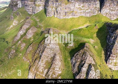 Der wunderschöne Berg Binevenagh in der Nähe von Limavady in Nordirland, Großbritannien. Stockfoto