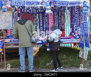 Leicester, Großbritannien. 21. Januar 2023. Ein junger Fan besucht einen Stand während des Premier League-Spiels Leicester City gegen Brighton und Hove Albion im King Power Stadium, Leicester, Großbritannien, 21. Januar 2023 (Foto von Mark Cosgrove/News Images) in Leicester, Großbritannien, am 1./21. Januar 2023. (Foto: Mark Cosgrove/News Images/Sipa USA) Guthaben: SIPA USA/Alamy Live News Stockfoto