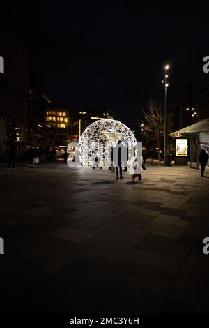 Oslo, Norwegen - november 19 2022: Weihnachtsdekorationen ar Bryggertorget Stockfoto