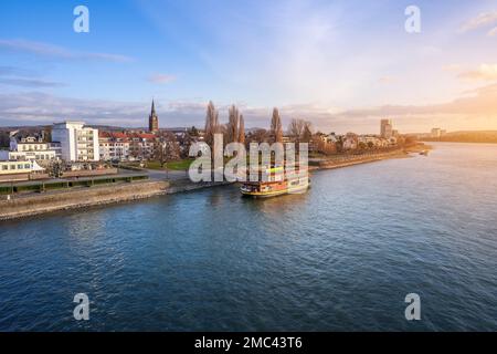 Skyline des Stadtteils Beuel und Rhein - Bonn, Deutschland Stockfoto