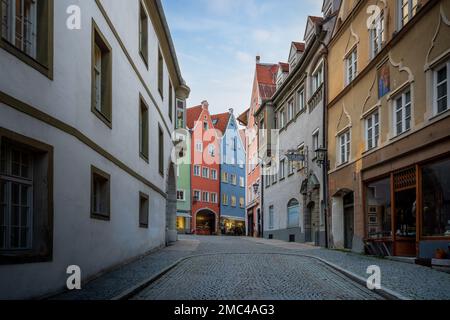 Farbenfrohe Häuser in der Fussener Altstadt - Füssen, Bayern, Deutschland Stockfoto