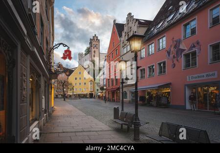 Füssen Altstadt mit hoher Burg - Füssen, Bayern, Deutschland Stockfoto