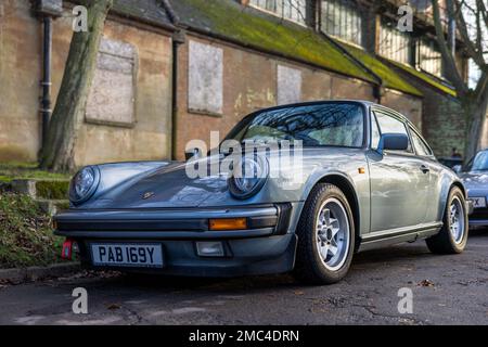 1993 Porsche 911 „PAB 169Y“, ausgestellt beim Januar-Scramble im Bicester Heritage am 8. Januar 2023. Stockfoto