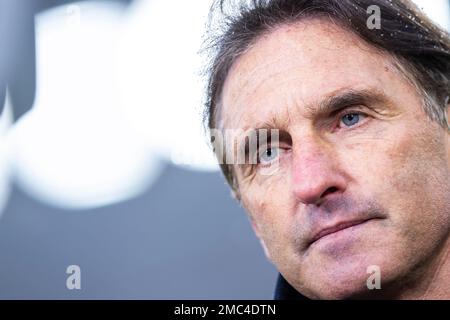 Stuttgart, Deutschland. 21. Januar 2023. Fußball: Bundesliga, VfB Stuttgart - FSV Mainz 05, Spieltag 16, Mercedes-Benz Arena. Stuttgarts Trainer Bruno Labbadia vor dem Spiel. Kredit: Tom Weller/dpa - WICHTIGER HINWEIS: Gemäß den Anforderungen der DFL Deutsche Fußball Liga und des DFB Deutscher Fußball-Bund ist es verboten, im Stadion aufgenommene Fotos und/oder das Spiel in Form von Sequenzbildern und/oder videoähnlichen Fotoserien zu verwenden oder verwenden zu lassen./dpa/Alamy Live News Stockfoto