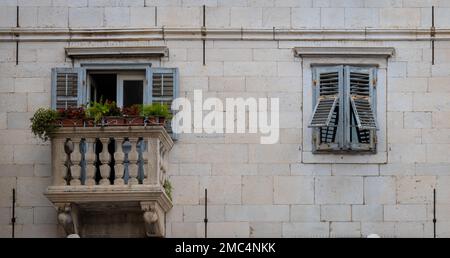Balkon und Fenster in der Altstadt von Split, Craotia Stockfoto
