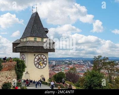 Berühmter historischer Uhrenturm im Stadtzentrum von Graz, Österreich Stockfoto