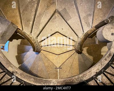 Berühmte mittelalterliche Doppelspiraltreppe in der alten Burg von Graz, Österreich Stockfoto