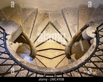 Berühmte mittelalterliche Doppelspiraltreppe in der alten Burg von Graz, Österreich Stockfoto