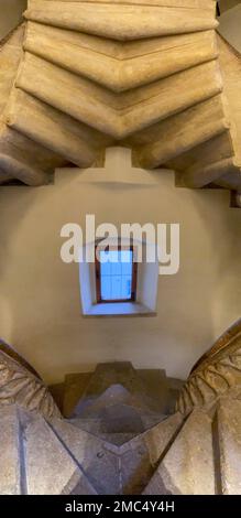 Berühmte mittelalterliche Doppelspiraltreppe in der alten Burg von Graz, Österreich Stockfoto