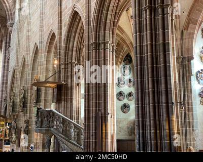 NÜRNBERG, DEUTSCHLAND - 30. OKTOBER 2022 - schöne alte Kathedrale im Stadtzentrum von Nürnberg Stockfoto