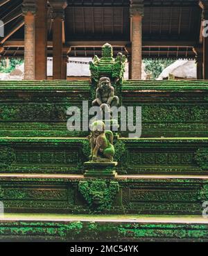 Affentempel mit Skulptur in Bali Indonesien Stockfoto