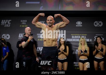 Januar 20, 2023, Rio de Janeiro, Rio de Janeiro/RJ, Brasilien: RIO DE JANEIRO/RJ - JANUAR 20: Glover Teixiera posiert auf der Waage während der UFC 283: Wiegen in der Jeunesse Arena am 20. Januar 2023 in Rio de Janeiro, Brasilien. (Kreditbild: © Reinaldo Reginato/PX Imagens via ZUMA Press Wire) NUR REDAKTIONELLE VERWENDUNG! Nicht für den kommerziellen GEBRAUCH! Stockfoto