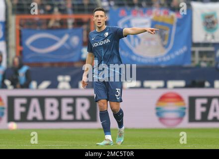 Bochum, Deutschland. 21. Januar 2023. firo : 01/21/2023 Fußball, 1. Liga, 1. Bundesliga, Staffel 2022/2023, VfL Bochum - Hertha BSC Berlin Keven Schlotterbeck, ganze Figur, Gesture Credit: dpa/Alamy Live News Stockfoto