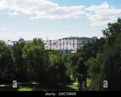 BRÜNN, TSCHECHISCHE REPUBLIK - CA. SEPTEMBER 2022: Modernistisches Haus der Villa Tugendhat, entworfen vom Architekten Ludwig Mies van der Rohe um 1929 Stockfoto