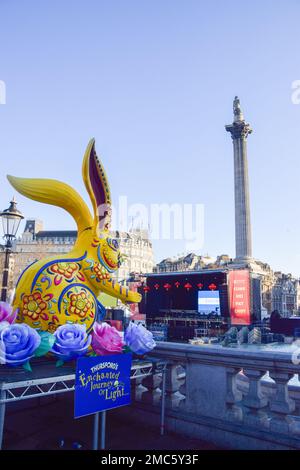 London, Großbritannien. 21. Januar 2023 Vorbereitungen am Trafalgar Square am Vorabend des chinesischen Neujahrs, des Jahres des Hasen. Kredit: Vuk Valcic/Alamy Live News Stockfoto