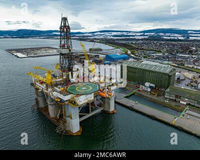 Invergordon, Schottland, Großbritannien. 21. Januar 2023 Unvergleichlicher Blick auf den Hafen von Cromarty Firth in Invergordon, Ross und Cromarty. Das Angebot von Inverness und Cromarty Firth Freeport wurde von der schottischen und der britischen Regierung als Freeport ausgezeichnet. Diese neuen Häfen , auch als Green Freeports oder Greenports bekannt , sollen Tausende neuer Arbeitsplätze schaffen . Iain Masterton/Alamy Live News Stockfoto