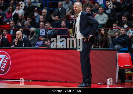 Mailand, Italien. 20. Januar 2023. TJ Parker Head Coach von LDLC Asvel Villeurbanne reagiert während des regulären Saisonspiels der Turkish Airlines EuroLeague Runde 20 zwischen EA7 Emporio Armani Milan und LDLC Asvel Villeurbanne im Mediolanum Forum. Endstand; EA7 Emporio Armani Milan 73:79 LDLC Asvel Villeurbanne) (Foto: Fabrizio Carli/SOPA Bilder/Sipa USA) SIPA USA/Alamy Live News Stockfoto