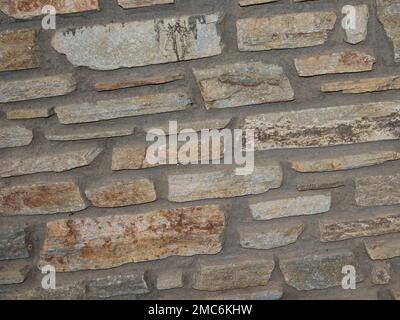 Rustikaler und gealterter Wandstein, Außenwand Stockfoto