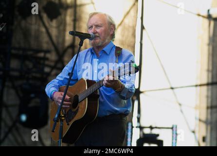 Wien, Österreich. 27. Juni 2010. Die Dubliners Irish Folk-Gruppe beim Donauinsel-Festival in Wien. Das Bild zeigt Sean Cannon Stockfoto