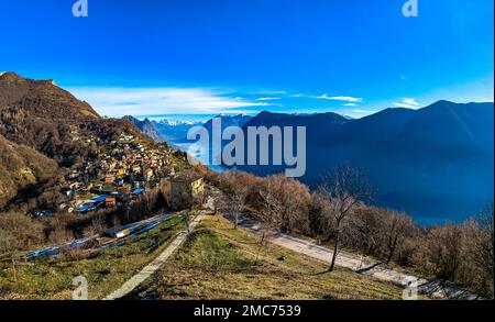 Lugano, Schweiz. Atemberaubender Blick auf die Schweizer Stadt, umgeben von See und Bergen. Stockfoto