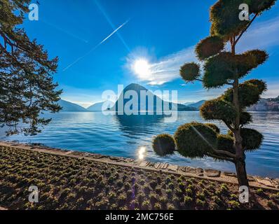 Lugano, Schweiz. Atemberaubender Blick auf die Schweizer Stadt, umgeben von See und Bergen. Stockfoto