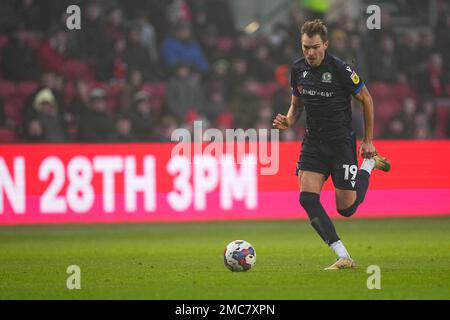 Ryan Hedges von Blackburn Rover verfolgt den Ball während des EFL Sky Bet Championship-Spiels zwischen Bristol City und Blackburn Rover am 21. Januar 2023 in Ashton Gate, Bristol, England. Foto von Scott Boulton. Nur redaktionelle Verwendung, Lizenz für kommerzielle Verwendung erforderlich. Keine Verwendung bei Wetten, Spielen oder Veröffentlichungen von Clubs/Ligen/Spielern. Kredit: UK Sports Pics Ltd/Alamy Live News Stockfoto