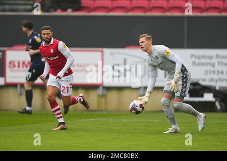 Thomas Kaminski von Blackburn Rover spielt den Ball während des EFL Sky Bet Championship-Spiels zwischen Bristol City und Blackburn Rover am 21. Januar 2023 in Ashton Gate, Bristol, England. Foto von Scott Boulton. Nur redaktionelle Verwendung, Lizenz für kommerzielle Verwendung erforderlich. Keine Verwendung bei Wetten, Spielen oder Veröffentlichungen von Clubs/Ligen/Spielern. Kredit: UK Sports Pics Ltd/Alamy Live News Stockfoto