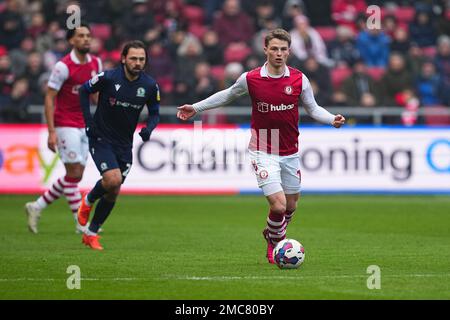 George Tanner aus Bristol City sucht nach einem Pass für das EFL Sky Bet Championship-Spiel zwischen Bristol City und Blackburn Rover am Ashton Gate, Bristol, England, am 21. Januar 2023. Foto von Scott Boulton. Nur redaktionelle Verwendung, Lizenz für kommerzielle Verwendung erforderlich. Keine Verwendung bei Wetten, Spielen oder Veröffentlichungen von Clubs/Ligen/Spielern. Kredit: UK Sports Pics Ltd/Alamy Live News Stockfoto