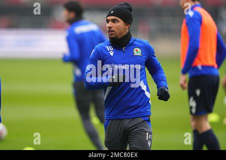Tyrhys Dolan von Blackburn Rover wärmt sich vor dem Spiel während des EFL Sky Bet Championship-Spiels zwischen Bristol City und Blackburn Rover am 21. Januar 2023 in Ashton Gate, Bristol, England, auf. Foto von Scott Boulton. Nur redaktionelle Verwendung, Lizenz für kommerzielle Verwendung erforderlich. Keine Verwendung bei Wetten, Spielen oder Veröffentlichungen von Clubs/Ligen/Spielern. Kredit: UK Sports Pics Ltd/Alamy Live News Stockfoto