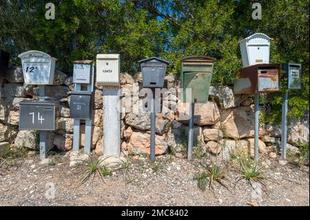 Briefkästen auf dem Weg nach Mallorca Stockfoto