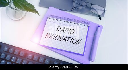 Schild mit der Aufschrift „Rapid Innovation“. Wort für Merkmal einer Website, die Suchmaschinenalgorithmen verwendet Stockfoto