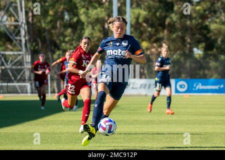 Adelaide, Australien. 21. Januar 2023. Adelaide, Südaustralien, Januar 21. 2023: Kayla Morrison (18 Melbourne Victory) dribbelt während des A-League-Spiels der Liberty zwischen Adelaide United und Melbourne Victory im ServiceFM Stadium in Adelaide, Australien. (NOE Llamas/SPP) Guthaben: SPP Sport Press Photo. Alamy Live News Stockfoto