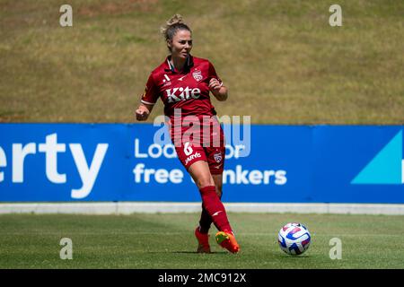 Adelaide, Australien. 21. Januar 2023. Adelaide, Südaustralien, Januar 21. 2023: Jenna McCormick (6 Adelaide United) spielt den Ball während des A-League-Spiels der Liberty zwischen Adelaide United und Melbourne Victory im ServiceFM Stadium in Adelaide, Australien. (NOE Llamas/SPP) Guthaben: SPP Sport Press Photo. Alamy Live News Stockfoto