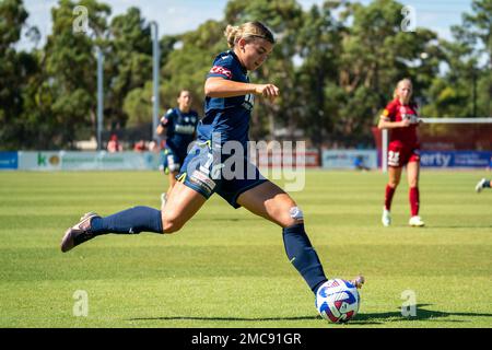 Adelaide, Australien. 21. Januar 2023. Adelaide, Südaustralien, Januar 21. 2023: Paige Zois (16 Melbourne Victory) dribbelt während des A-League-Spiels der Liberty zwischen Adelaide United und Melbourne Victory im ServiceFM Stadium in Adelaide, Australien. (NOE Llamas/SPP) Guthaben: SPP Sport Press Photo. Alamy Live News Stockfoto