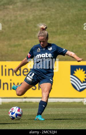 Adelaide, Australien. 21. Januar 2023. Adelaide, Südaustralien, Januar 21. 2023: Natalie Tathem (11 Melbourne Victory) schießt während des A-League-Spiels der Liberty zwischen Adelaide United und Melbourne Victory im ServiceFM Stadium in Adelaide, Australien. (NOE Llamas/SPP) Guthaben: SPP Sport Press Photo. Alamy Live News Stockfoto