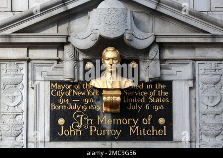 John Purroy Mitchel. Maire de New York de 1914 à 1917. Plaque murale. Central Park Reservoir. New York. Etats Unis. John Purroy Mitchel Memorial. Ma Stockfoto