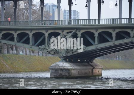 Paris, Frankreich 03.25.2017: Steinbrücken über die seine in Paris Stockfoto