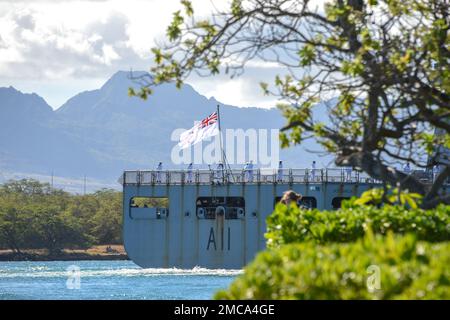 220628-N-EE352-1070 PEARL HARBOR (28. Juni 2022) – Hilfsölerauffüllungsschiff HMNZS Aotearoa (A 11) der Royal New Zealand Navy kommt in der Joint Base Pearl Harbor-Hickam an, um am Rim of the Pacific (RIMPAC) 2022, Juni 28 teilzunehmen. Von Juni 29 bis August 4 nehmen an der RIMPAC 25.000 Nationen, 38 Schiffe, vier U-Boote, mehr als 170 Flugzeuge und Mitarbeiter auf und um die hawaiianischen Inseln und Südkalifornien Teil. RIMPAC ist die weltweit größte internationale Seefahrt-Übung und bietet eine einzigartige Ausbildungsmöglichkeit bei gleichzeitiger Förderung und Aufrechterhaltung der kooperativen Beziehungen zwischen den PA Stockfoto