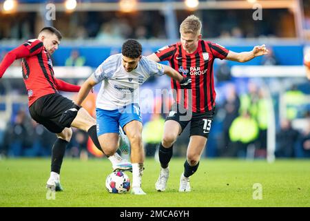 Birminghams Reda Khadra (C) und Ali McCann von Preston (R) während des Sky Bet Championship-Spiels zwischen Birmingham City und Preston North End in St. Andrews, Birmingham, am Samstag, den 21. Januar 2023. (Kredit: Gustavo Pantano | MI News) Kredit: MI News & Sport /Alamy Live News Stockfoto