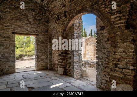 Ayios Marcos Tempel oder Fragomonastiro, an der archäologischen Ausgrabungsstätte des Taxiarches Hügels im Kaisariani Viertel, Athen, Griechenland, Innenansicht Stockfoto