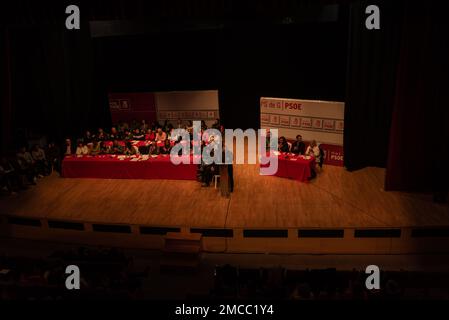 Cangas, Spanien, 21. Januar 2023: Vorstellung der PSOE-Kandidaten für die Bürgermeisterschaft durch David Regades Stockfoto